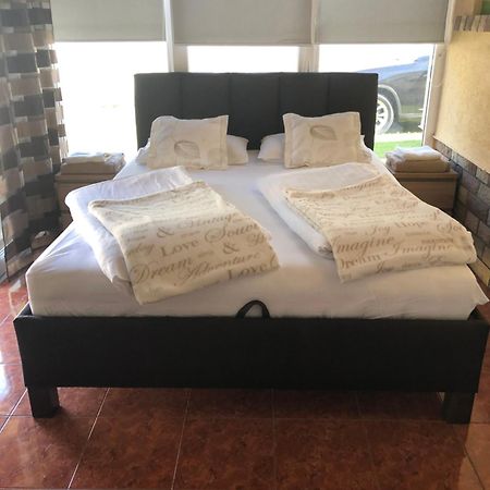 Regina Delux Apartman Gyula Zewnętrze zdjęcie