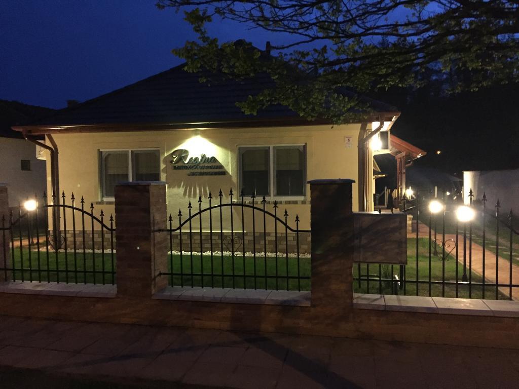 Regina Delux Apartman Gyula Zewnętrze zdjęcie